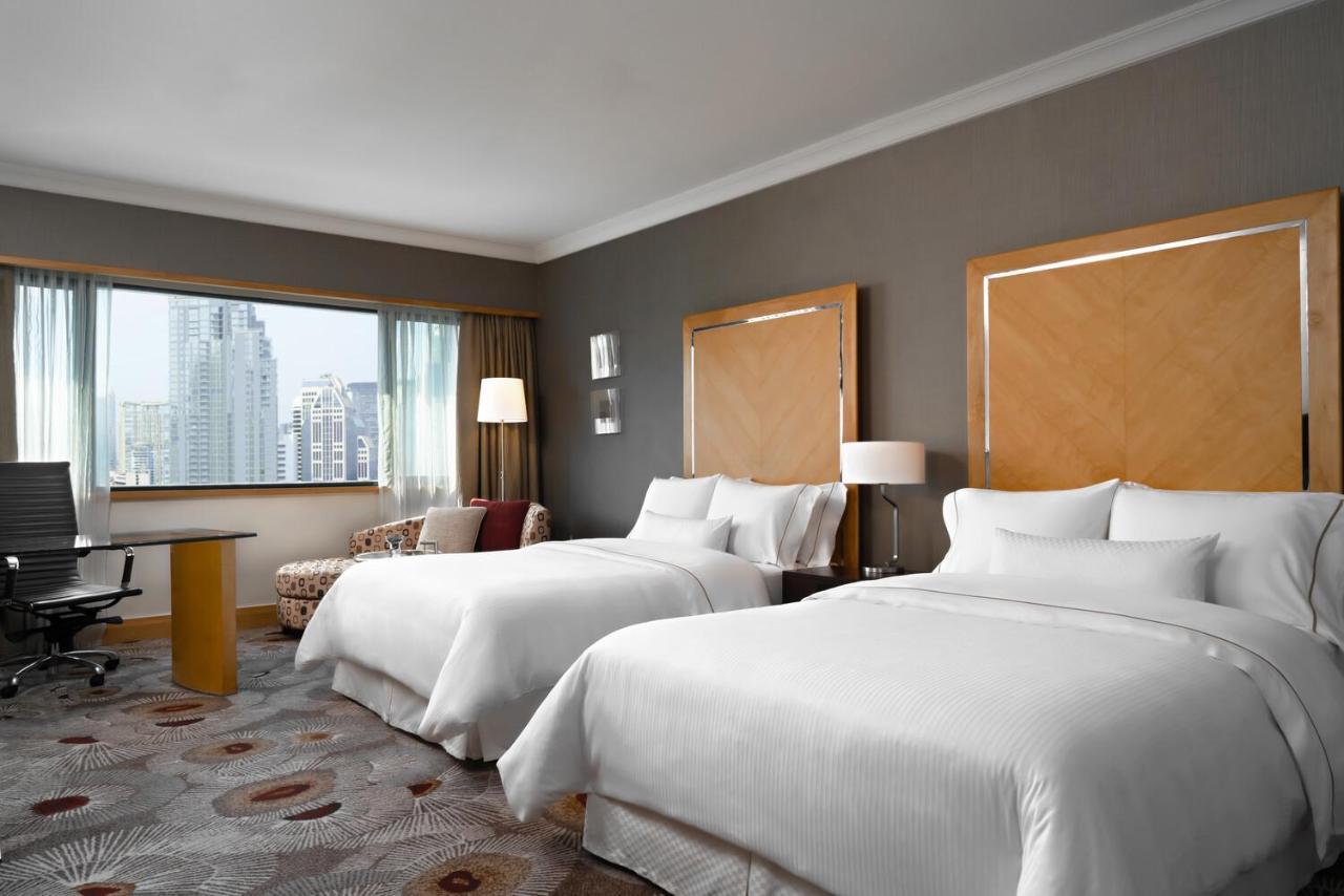 Deluxe Suite Twin Beds City View