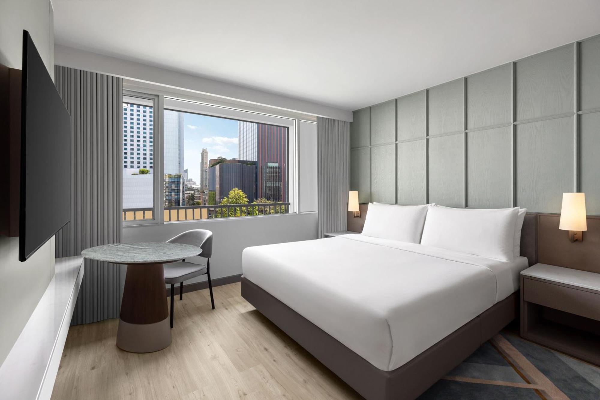 Deluxe King Room with City View