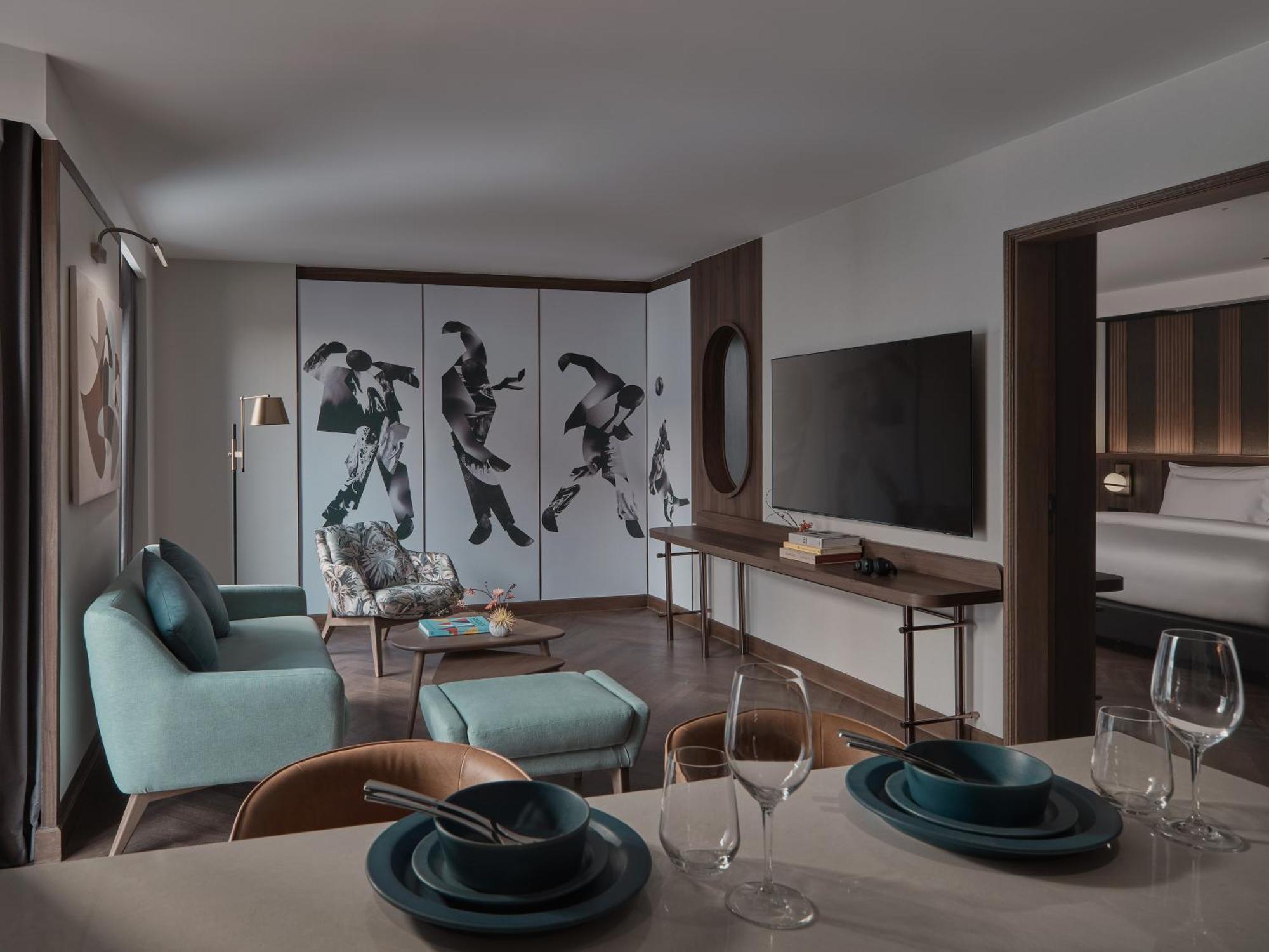 One-Bedroom King Suite