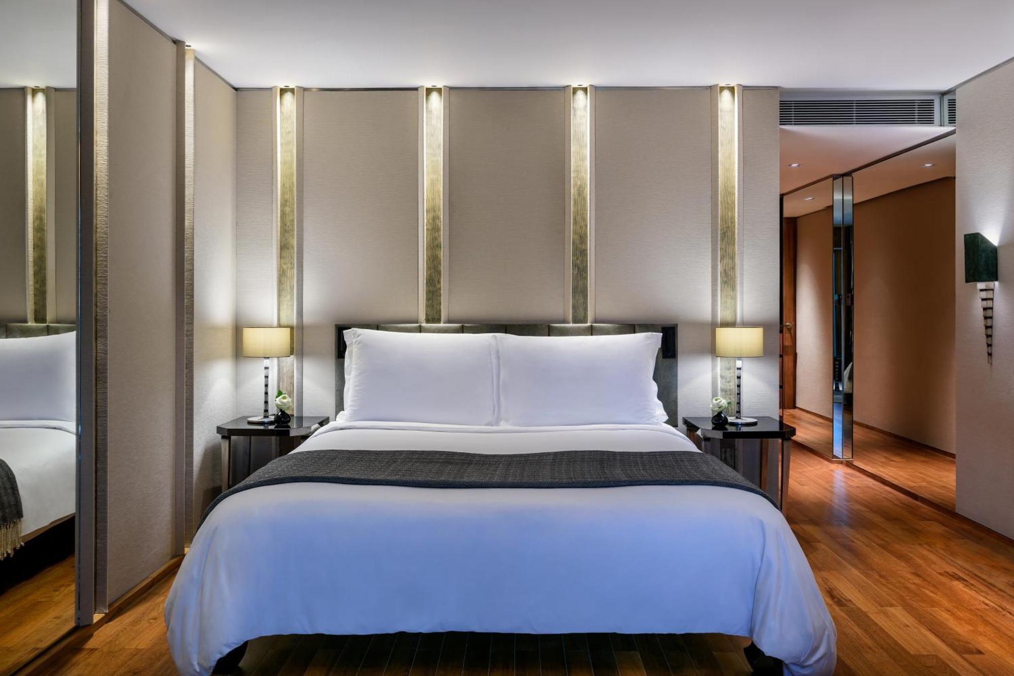 Club King Room