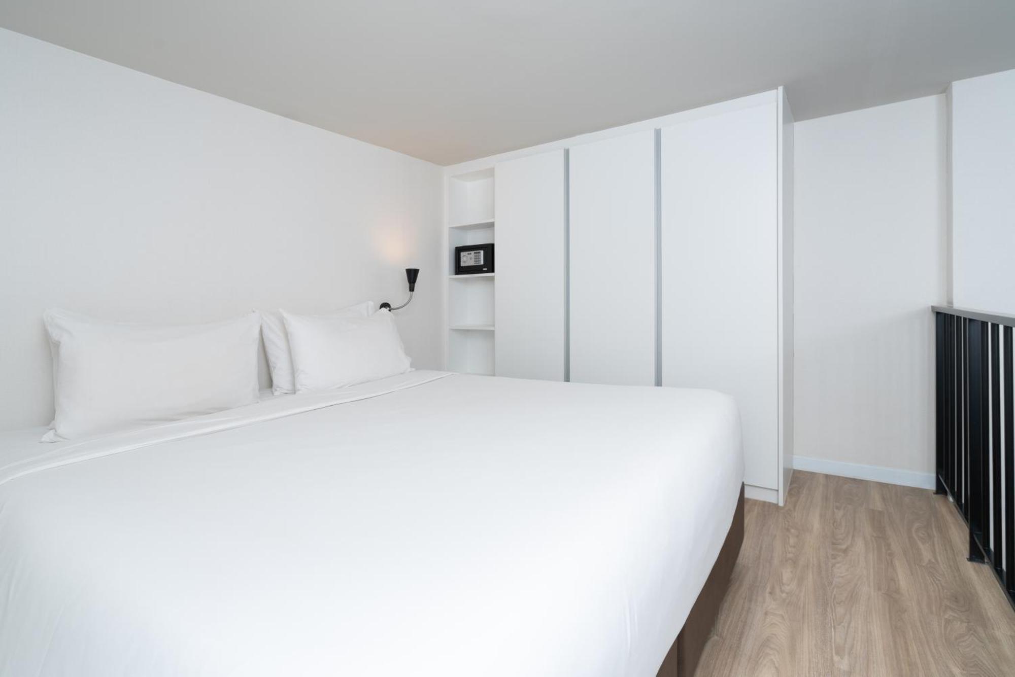 Deluxe King Room - Duplex/Non-Smoking