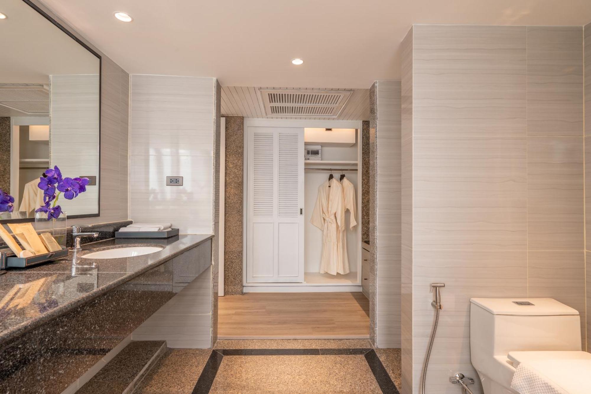 Suite City View