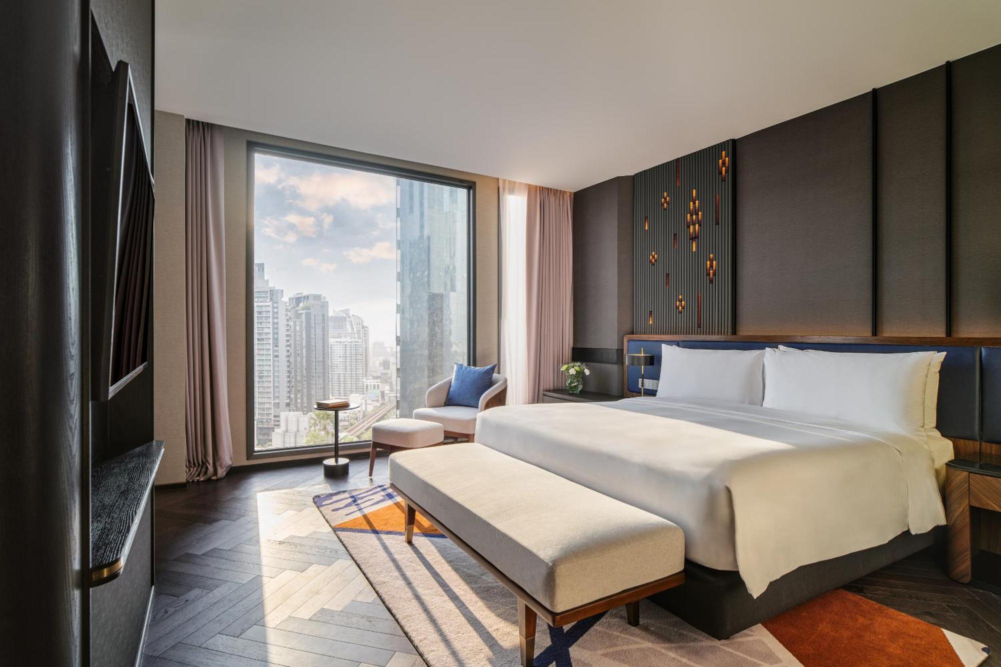 One-Bedroom Suite Lounge Access