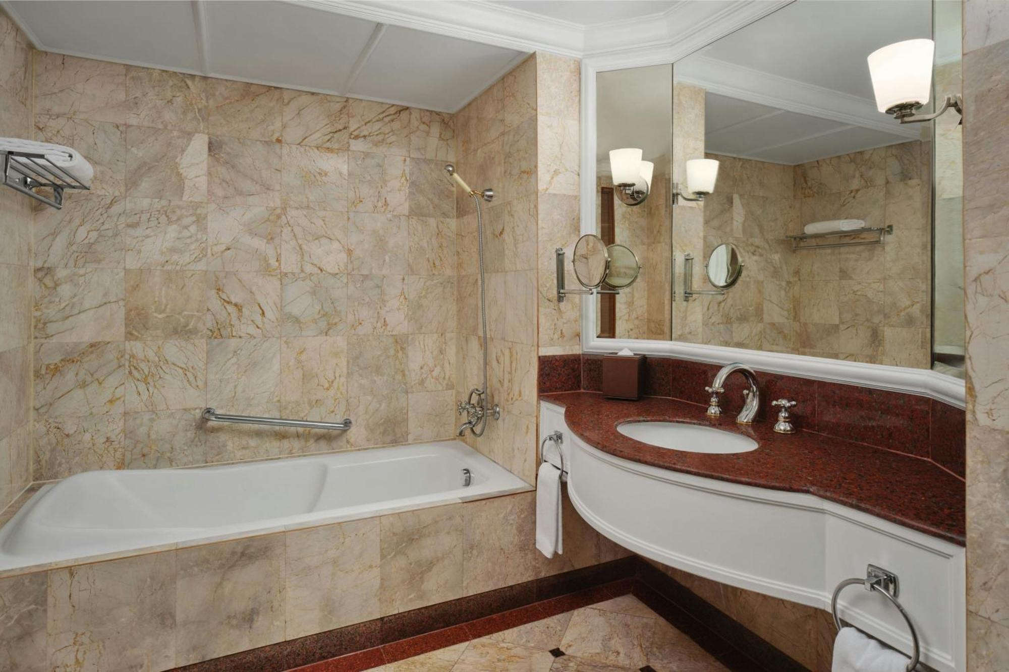 Premier King Room City View