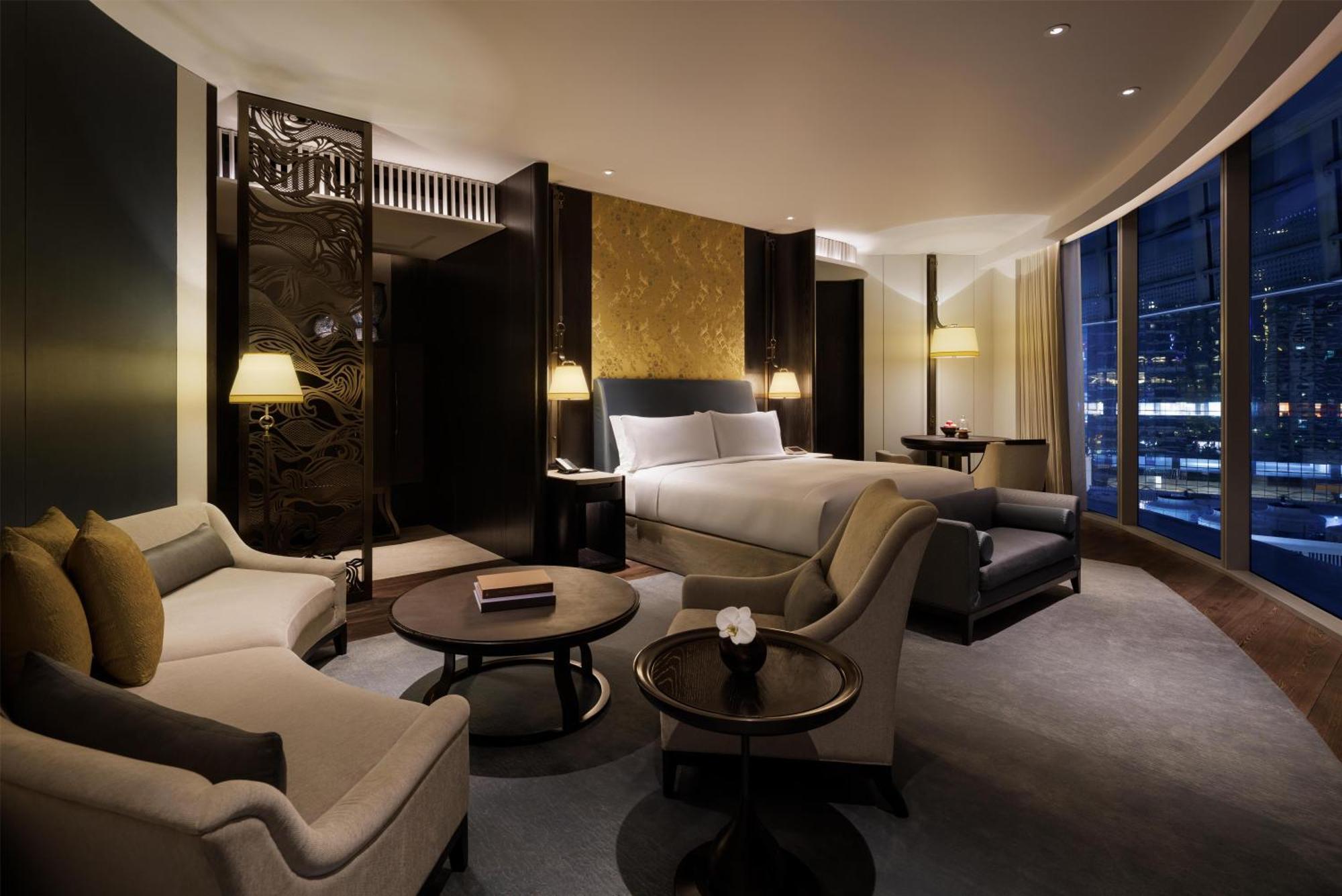 Deluxe King Suite