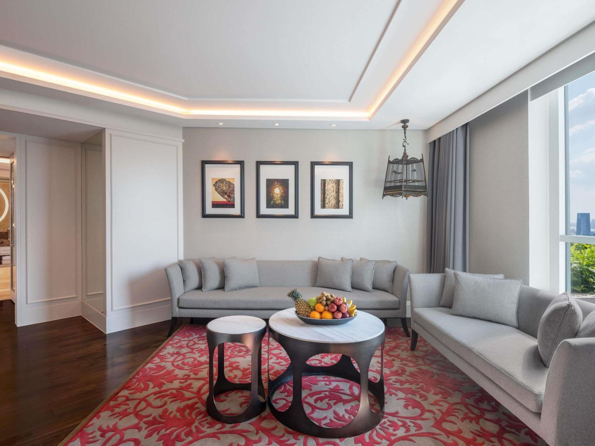 Legendary Suite King Bed Club Millésime Access