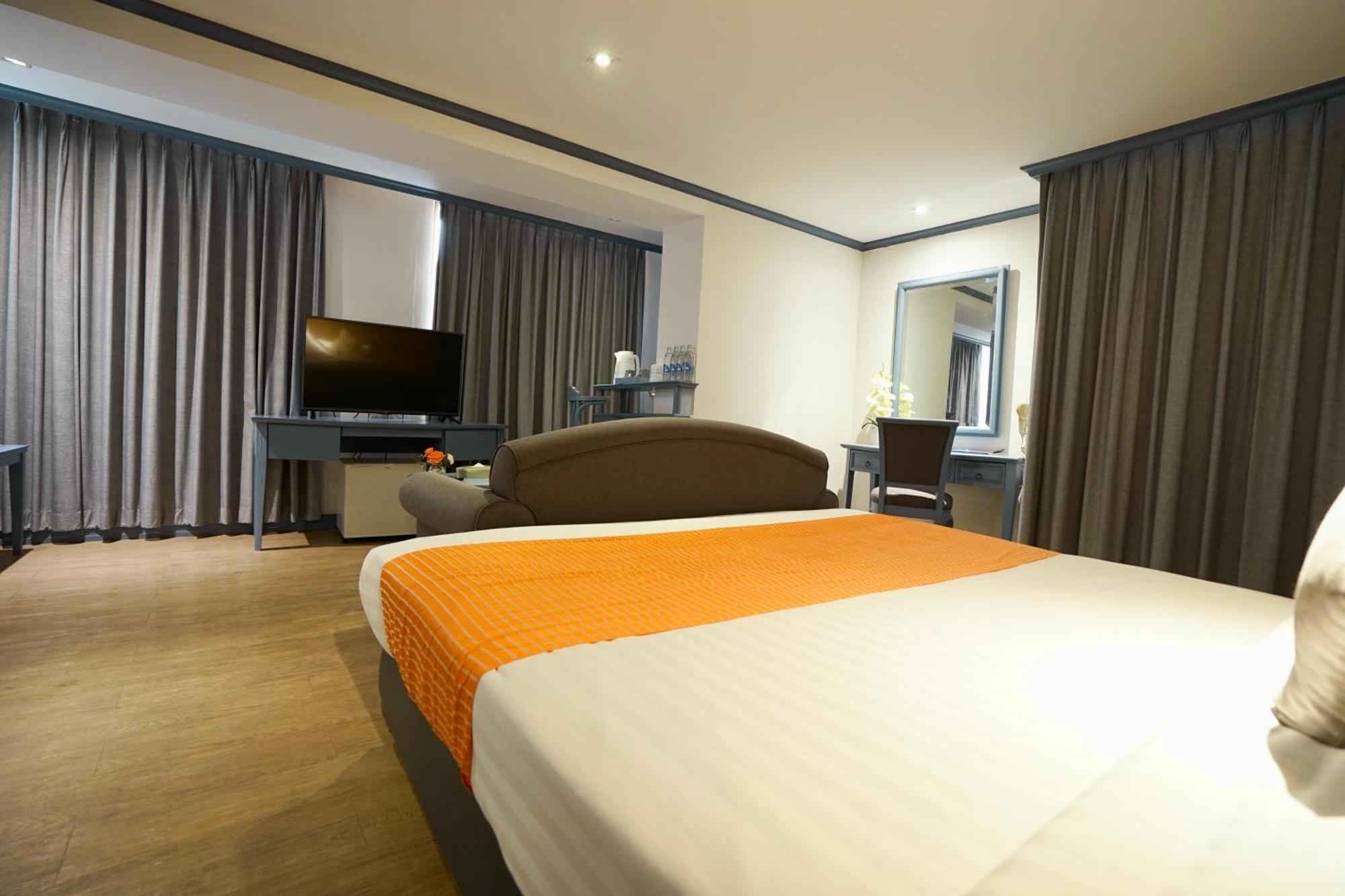 Corner Suite Room