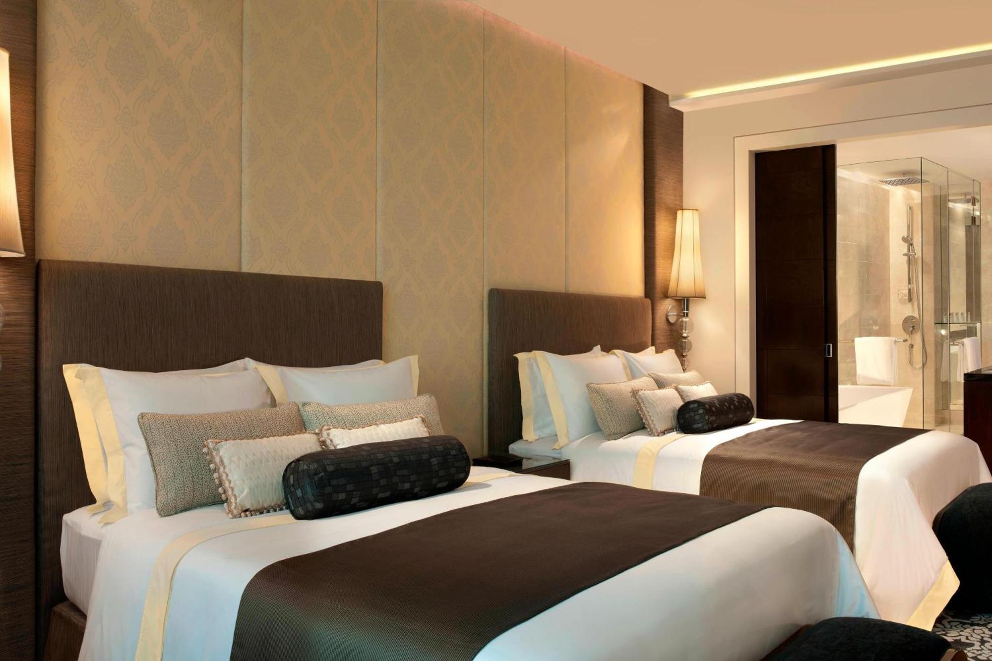 Astor Queen Room with Golf Course View