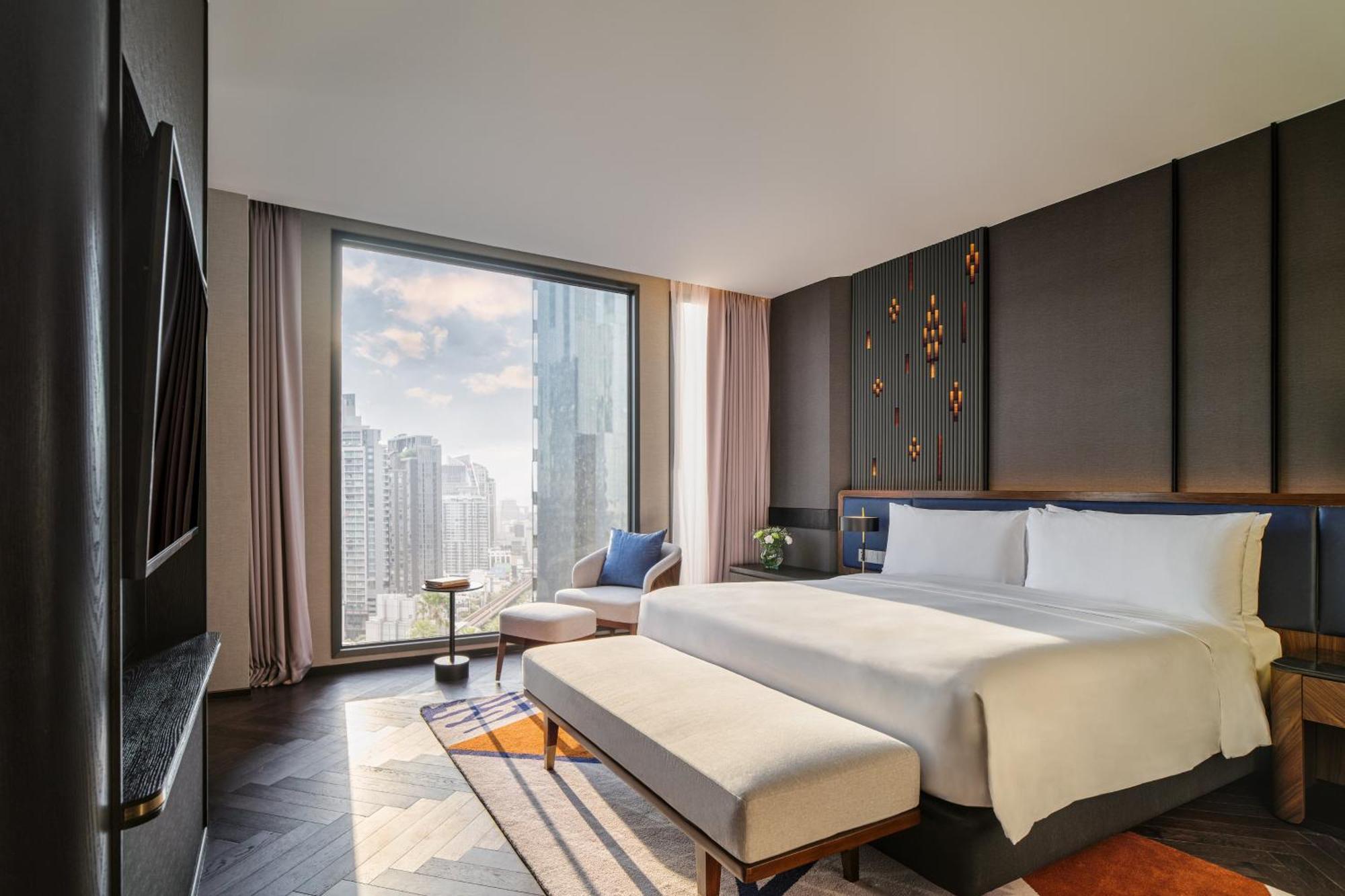 One-Bedroom Suite Lounge Access