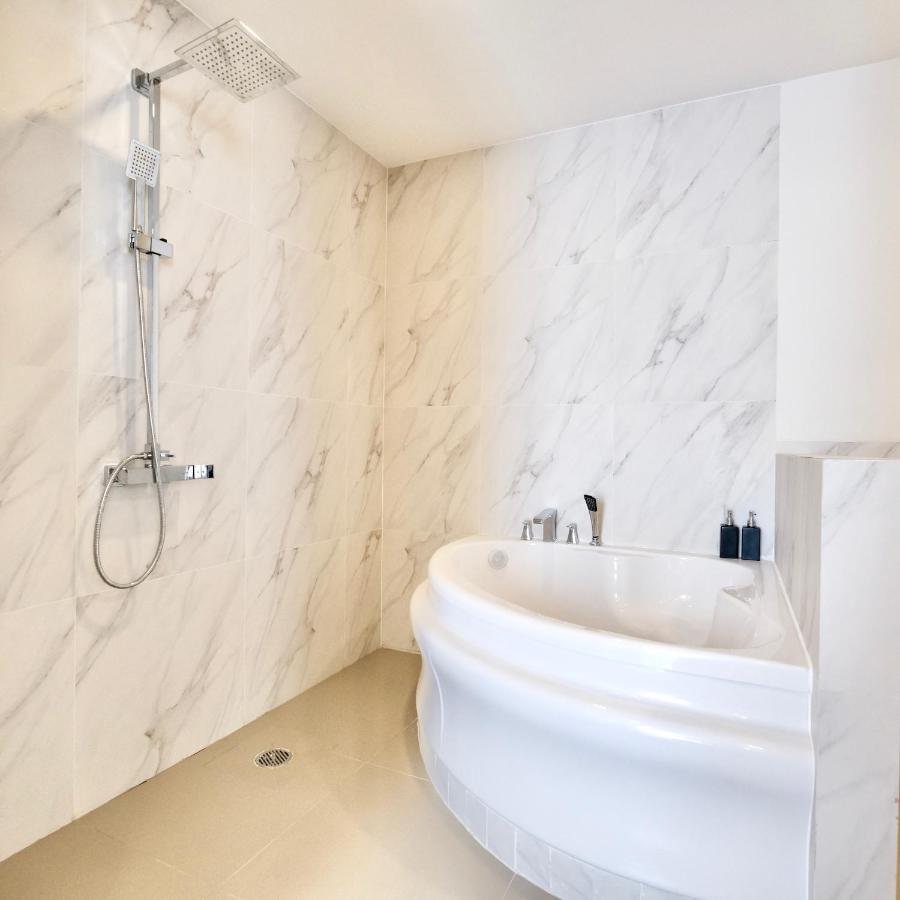 Suite,949078147:JPEG