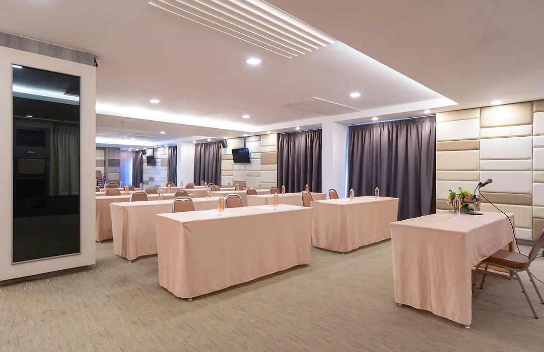 Leenova Hotel-1