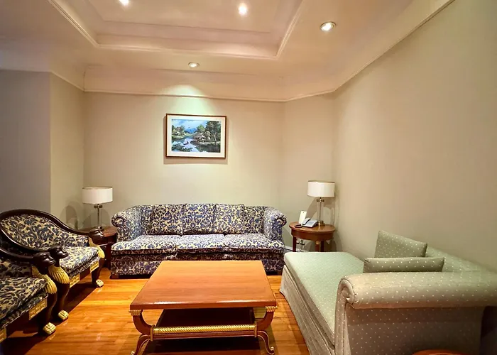 Royal Benja Hotel - Big Rooms, Family Friendly Bangkok