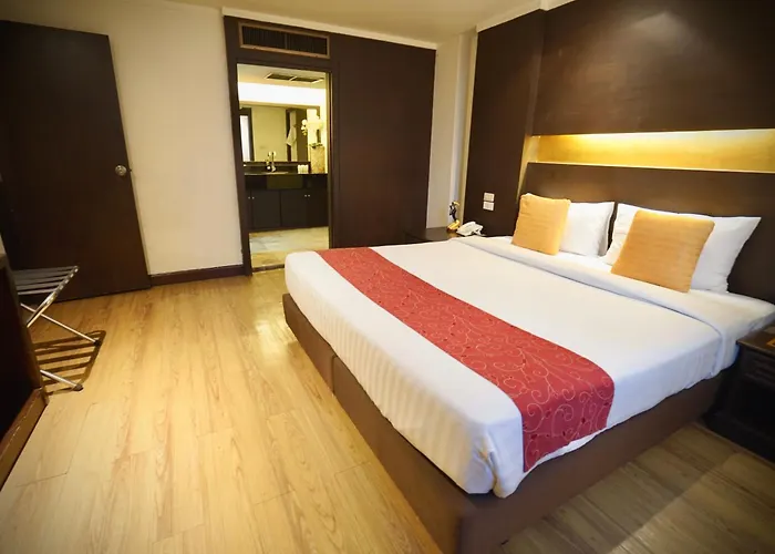 Cross Vibe Bangkok Srinakarin Hotel